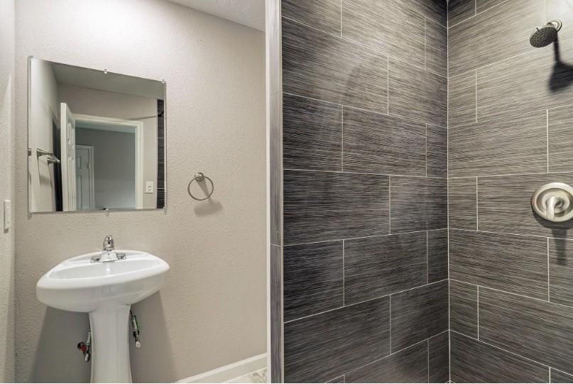 4627 Maple Street Bellaire, TX 77401 - Photo 8 of 10 NEUTRAL COLOR PALETTE WITH CRISP WHITE TRIM THROUGHOUT, OFFERING A CLEAN, ON-TREND AESTHETIC THAT COMPLEMENTS THE HOME.