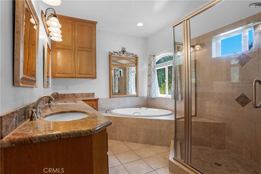 29781 Pasada Road Temecula, CA 92591 - Photo 29 of 58 Primary bathroom
