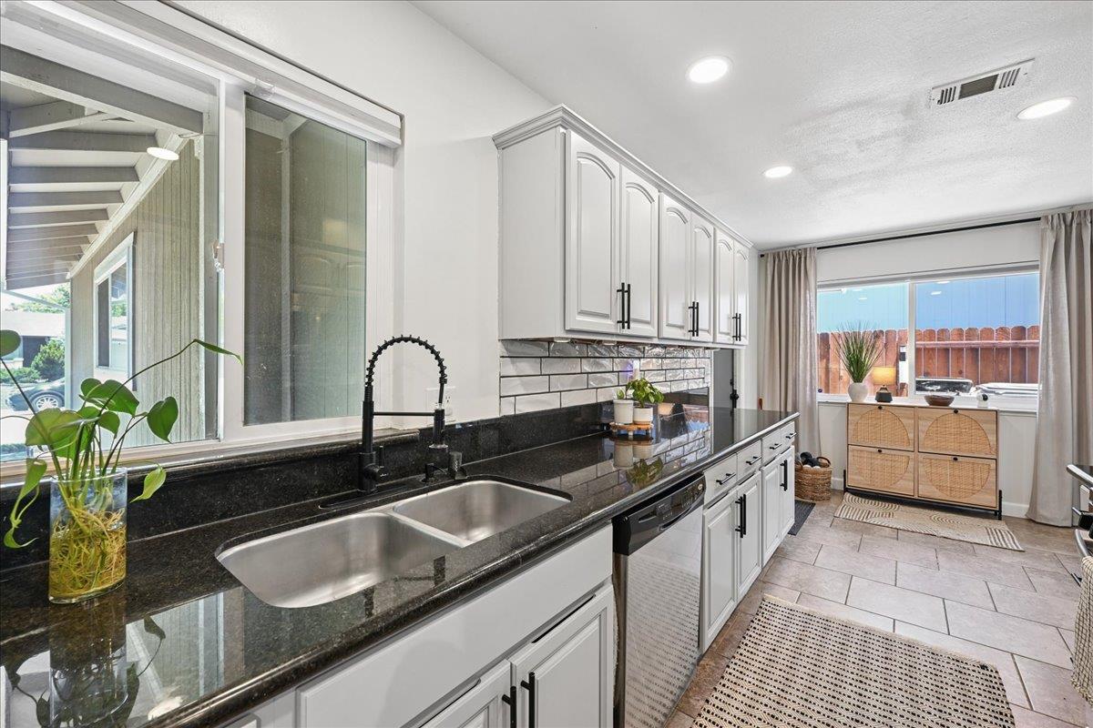 7724 Spring Valley Avenue Citrus Heights, CA 95610 - Photo 14 of 37