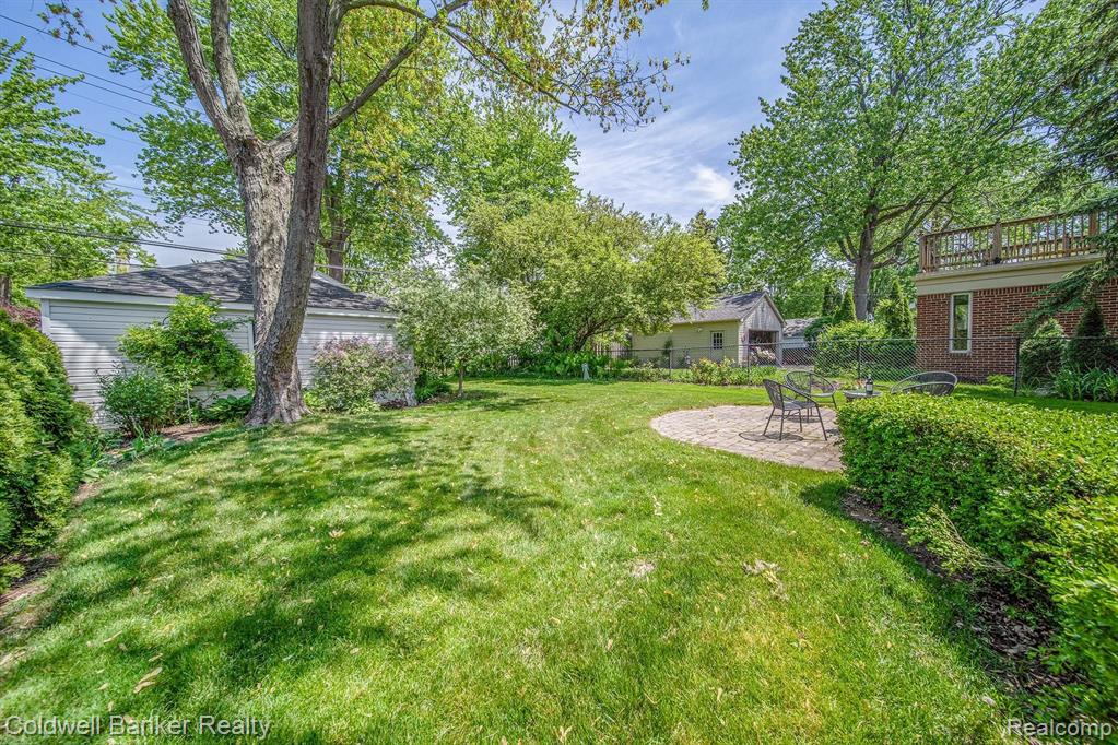 1760 Broadstone Road Grosse Pointe Woods, MI 48236 - Photo 25 of 29