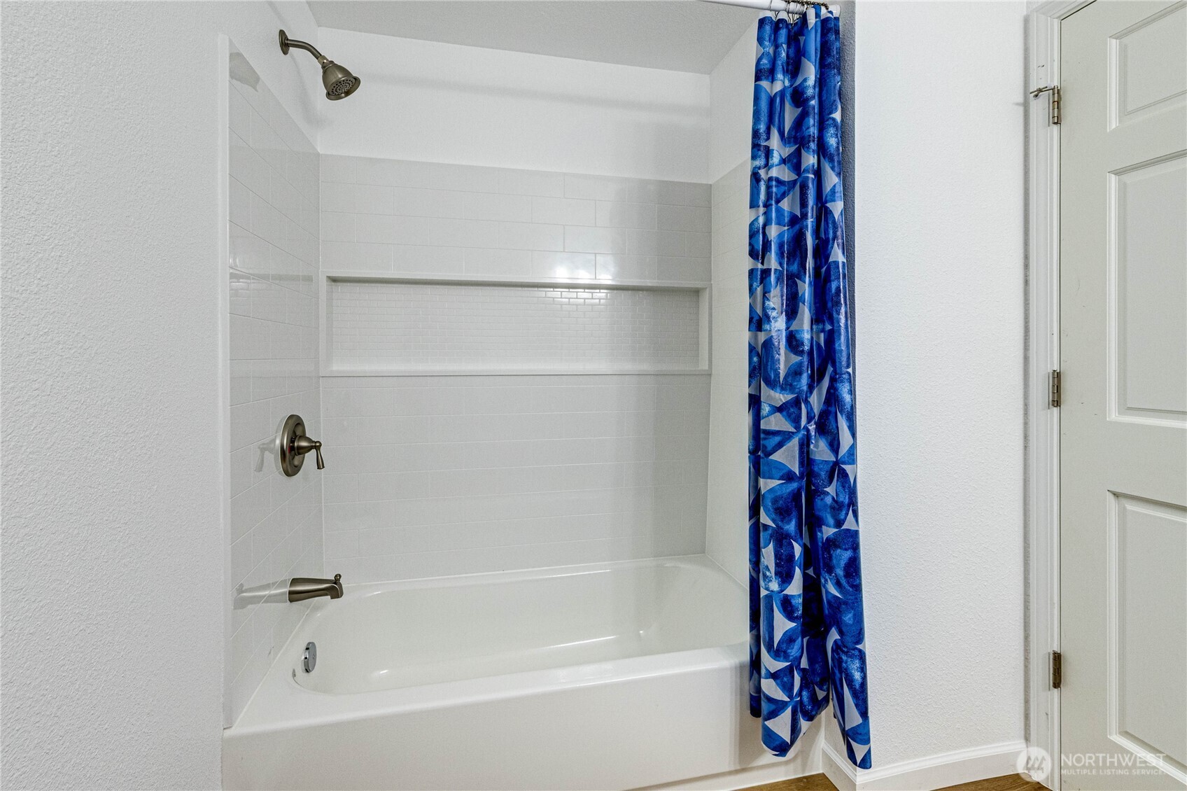 321 216th Street Southeast Bothell, WA 98021 - Photo 18 of 33 a bathroom with a bathtub