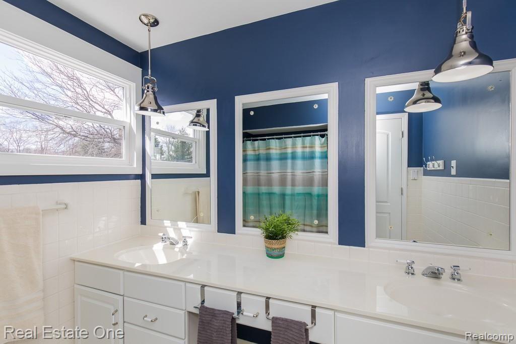 585 South Fieldstone Drive Rochester Hills, MI 48309 - Photo 28 of 34