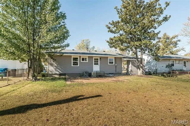 $1,900 | 11352 Revere Lane, St. Louis, MO 63128