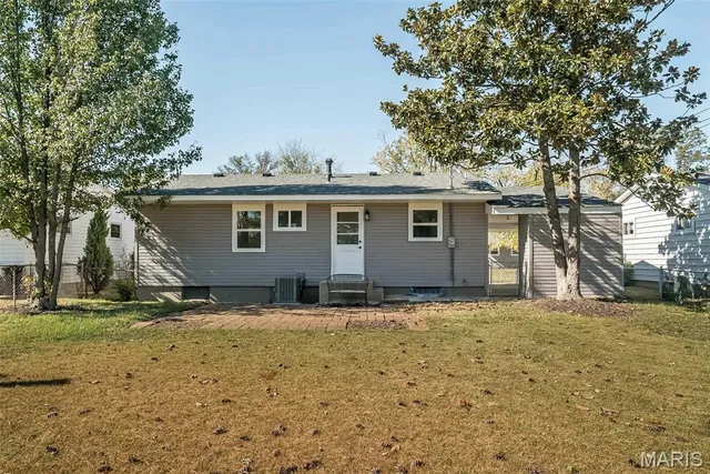 $1,900 | 11352 Revere Lane, St. Louis, MO 63128