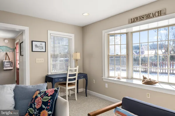 a livingroom with workspace and a window
