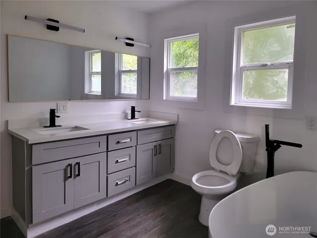 $1,099,990 | 13721 409th Avenue Southeast, North Bend, WA 98045