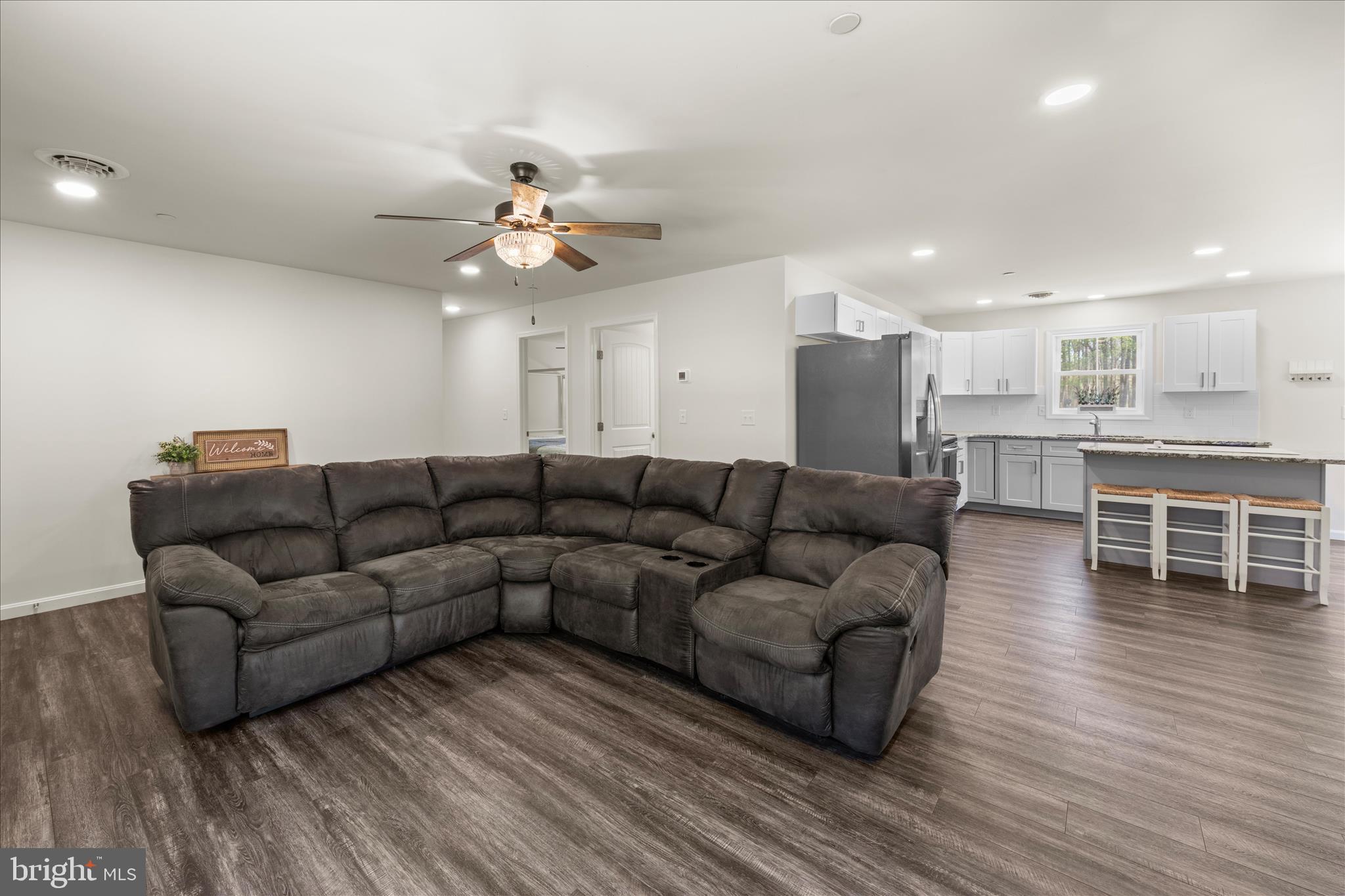 7805 Dyer Road Denton, MD 21629 - Photo 14 of 57 Living Room