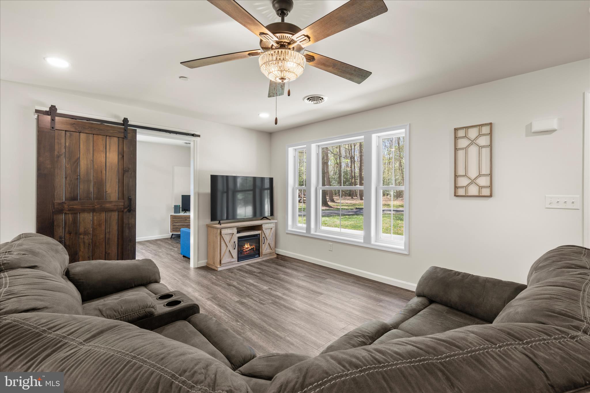 7805 Dyer Road Denton, MD 21629 - Photo 15 of 57 Living Room
