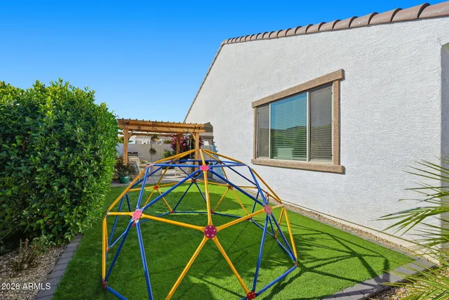 a ocean view with a tennis court