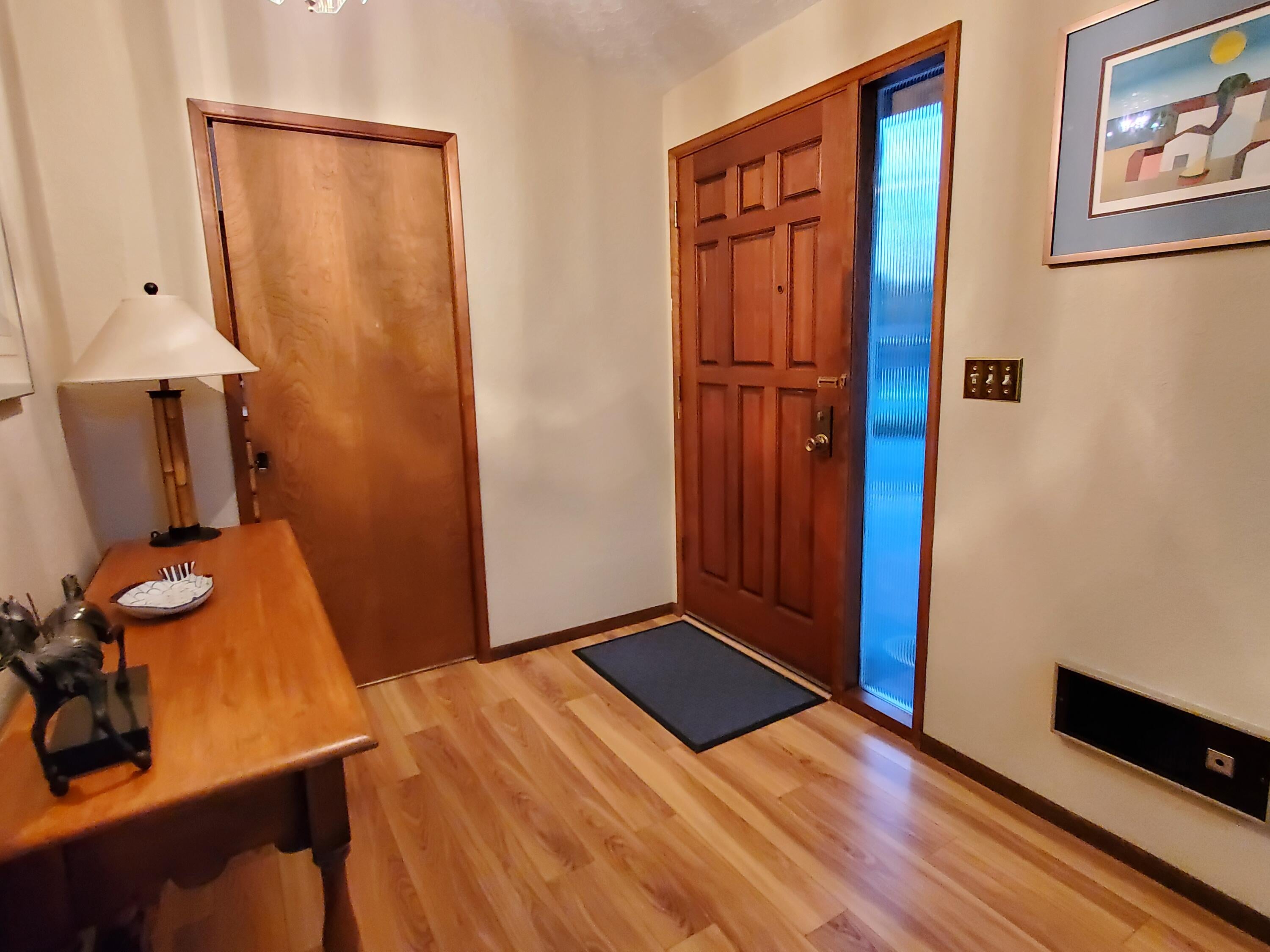 20397 Strawline Road Bend, OR 97702 - Photo 4 of 25 Enter into the spacious foyer