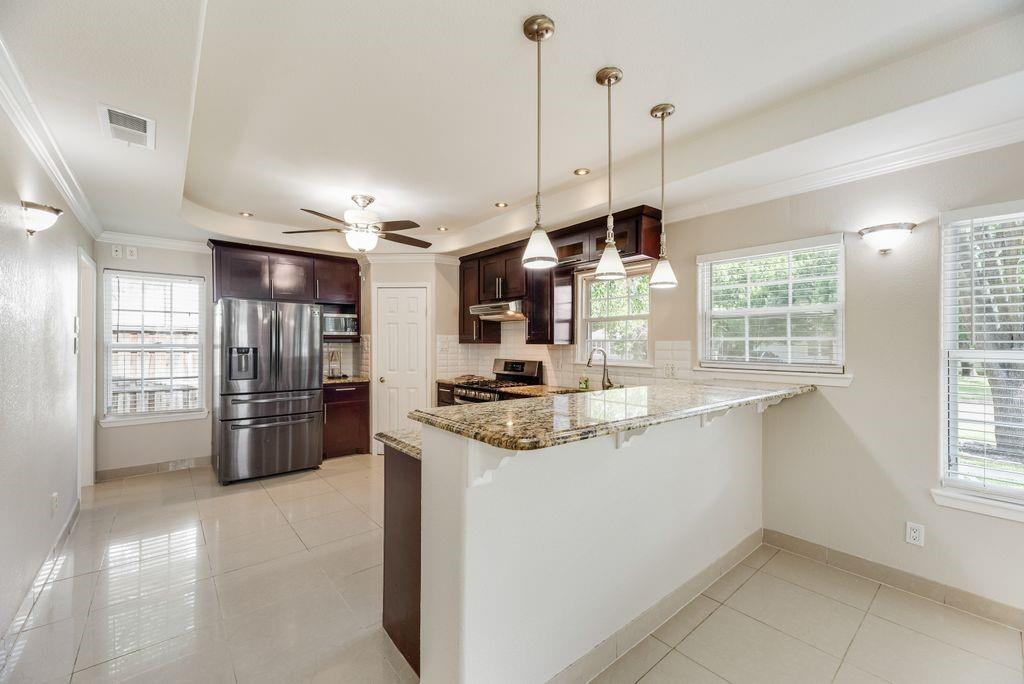 121 Dallas Drive Euless, TX 76039 - Photo 14 of 28