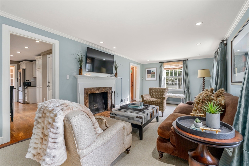 5 Ivy Road Wellesley, MA 02482 - Photo 4 of 13