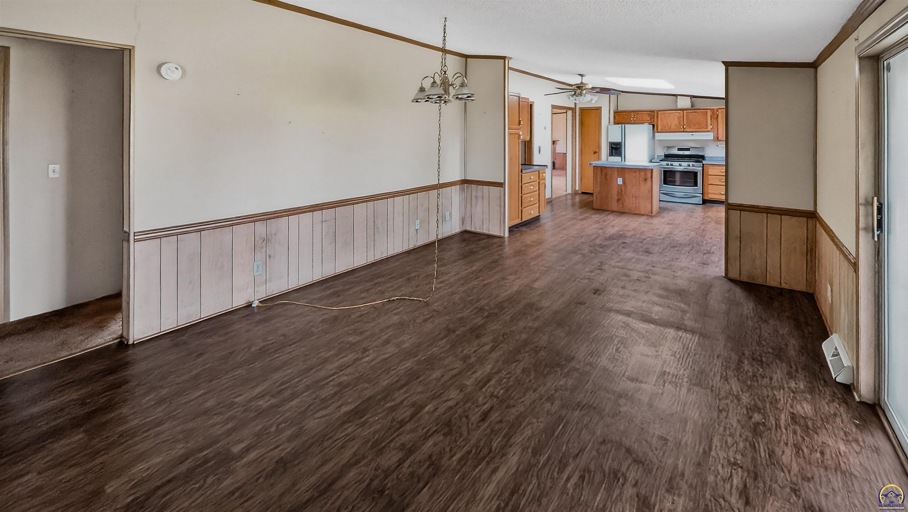 1602 Emmer Road Hartford, KS 66854 - Photo 11 of 34
