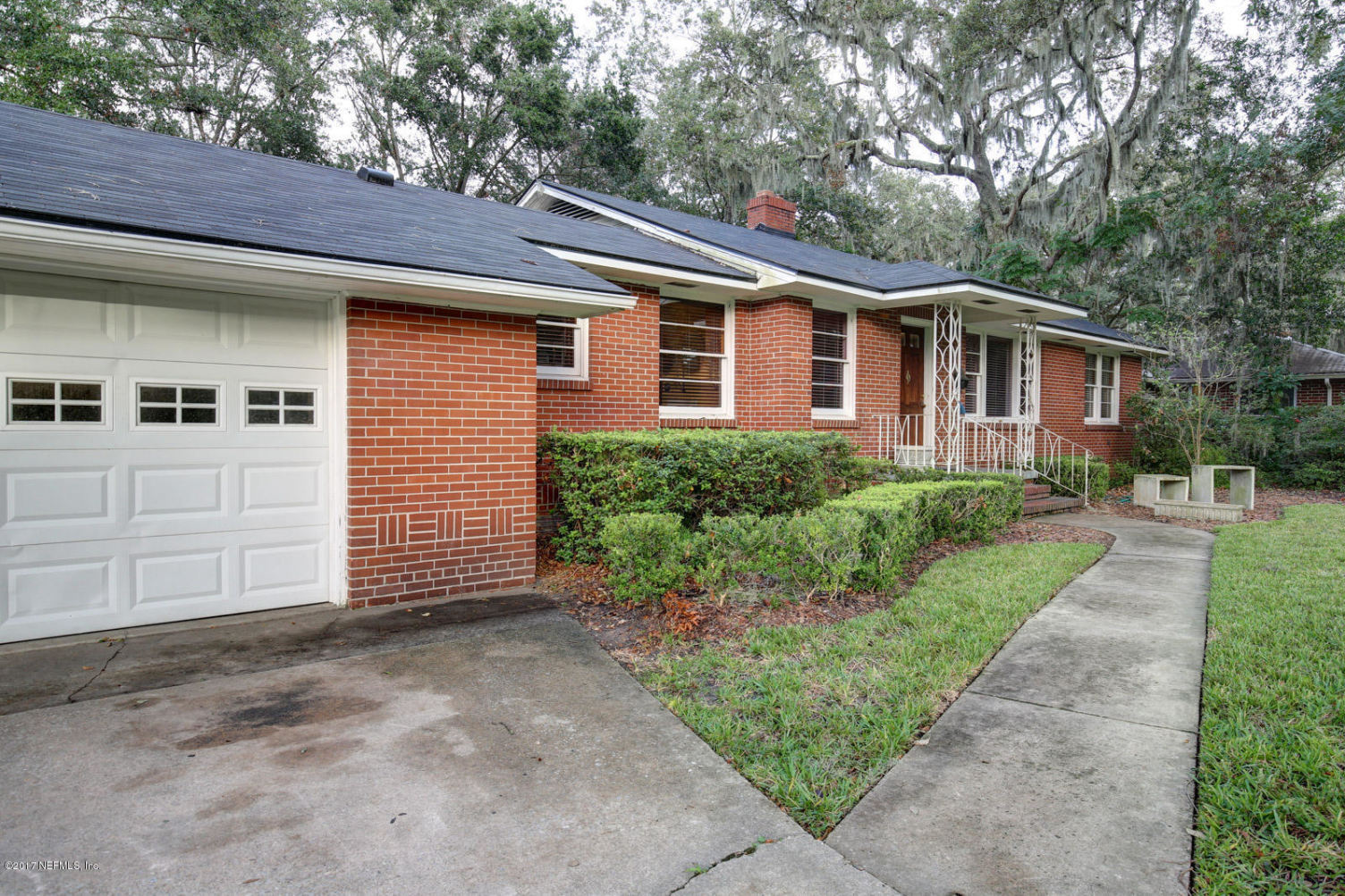1361 Glengarry Road Jacksonville, FL 32207 - Photo 2 of 22 front view of a house with a yard