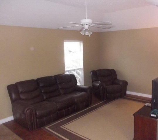 13241 Labradors Run Foley, AL 36535 - Photo 6 of 16 Living room