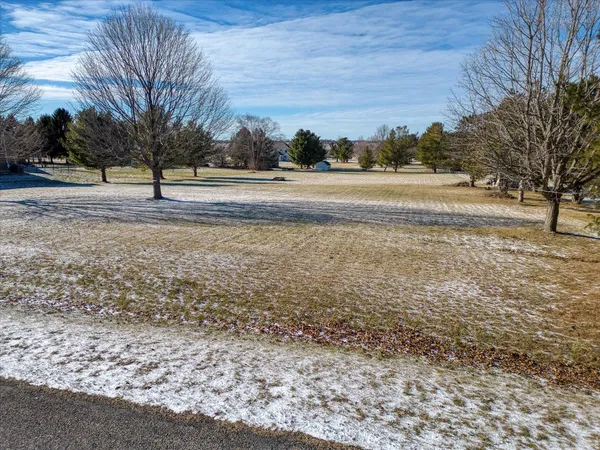 a view of a yard with a house