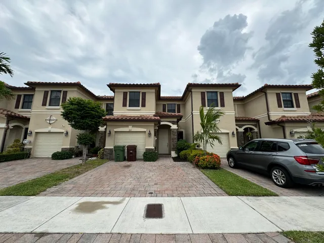 a house view with a outdoor space