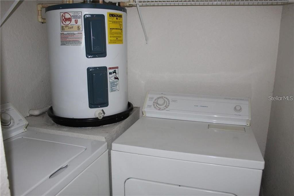 5017 City Street, Unit 1933 Orlando, FL 32839 - Photo 9 of 12 a bathroom with a bathtub and mirror