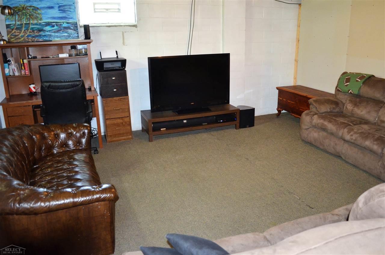 2792 Harrison Avenue Rochester, MI 48307 - Photo 31 of 37 31321239-30.JPG