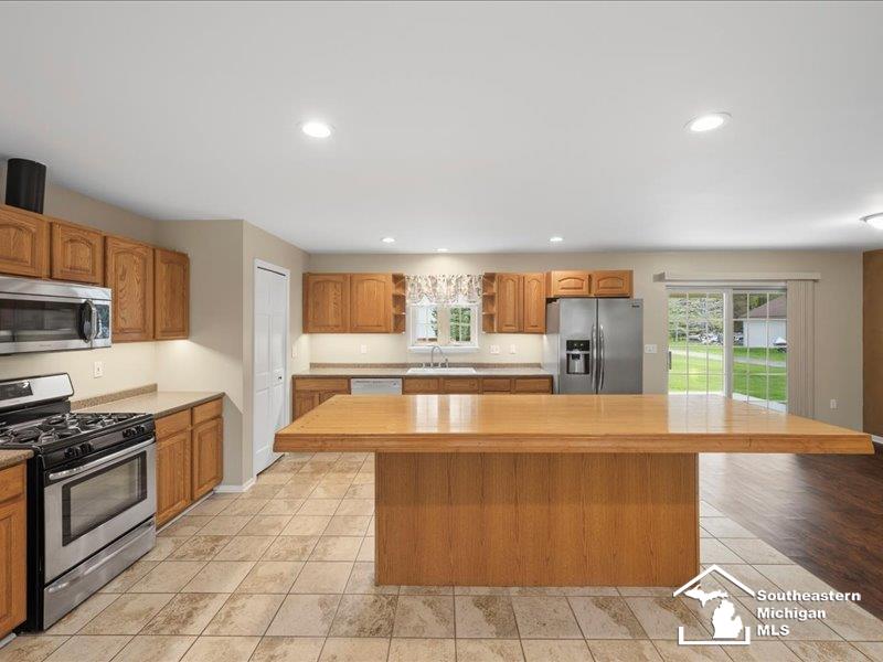 19210 Haggerty Road Belleville, MI 48111 - Photo 12 of 41 50206029-5407abe7-a040-486a-9c51-7c91bba87f25.JPG