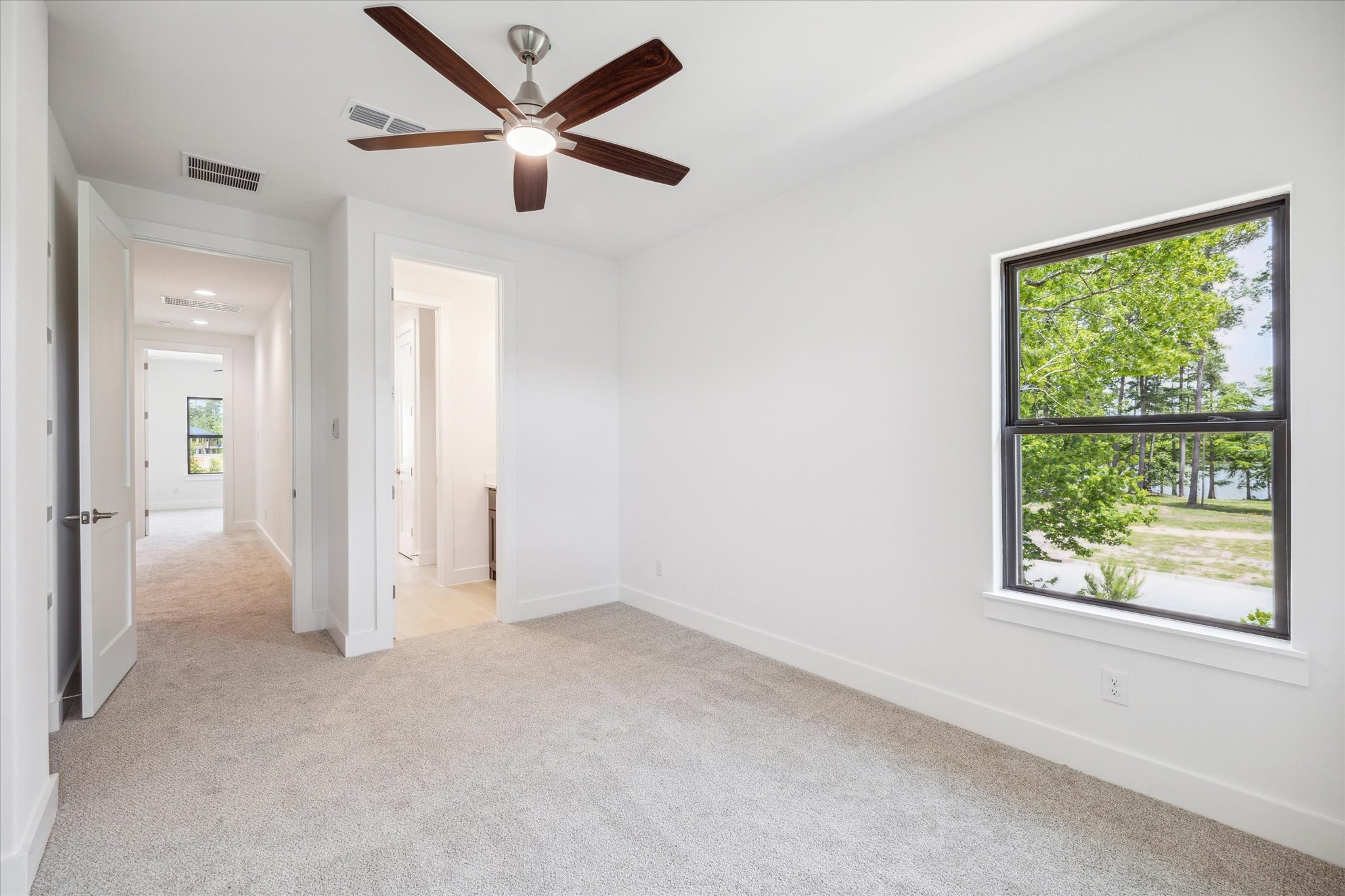 403 Venado View Court Conroe, TX 77304 - Photo 32 of 44 Secondary Bedroom (1 of 4) with Hollywood Bath