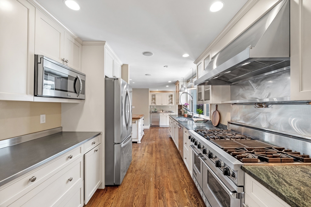 233 Rutledge Road Belmont, MA 02478 - Photo 6 of 37