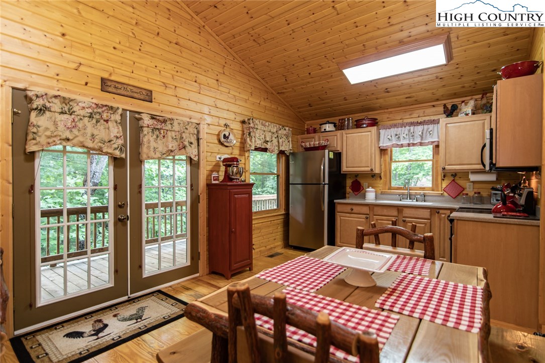 605 Wolf Pen Road Purlear, NC 28665 - Photo 18 of 50 a very nice looking room with a large window