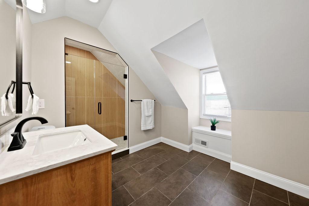925 Union Landing Road Cinnaminson, NJ 08077 - Photo 35 of 43 Bathroom # 3 (3rd floor)