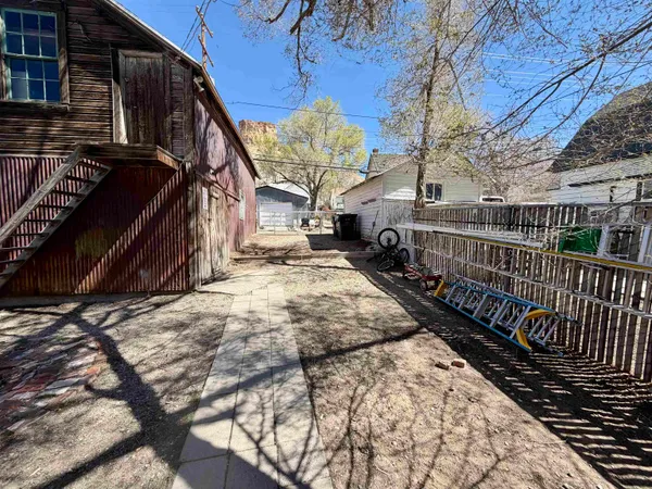 $325,000 | 258 West Railroad Avenue, Green River, WY 82935