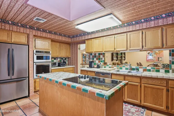 $1,400,000 | 2 St Andrews Court, Lenox, MA 01240