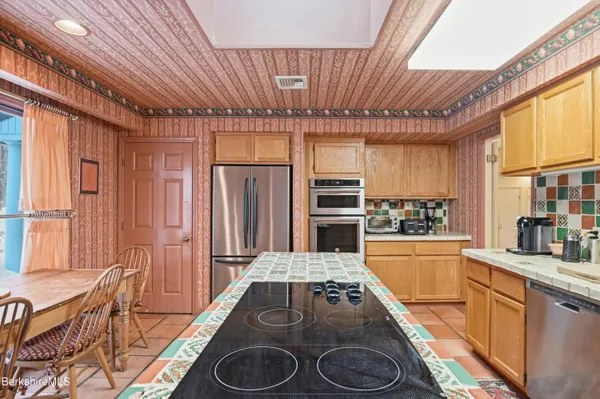 $1,400,000 | 2 St Andrews Court, Lenox, MA 01240