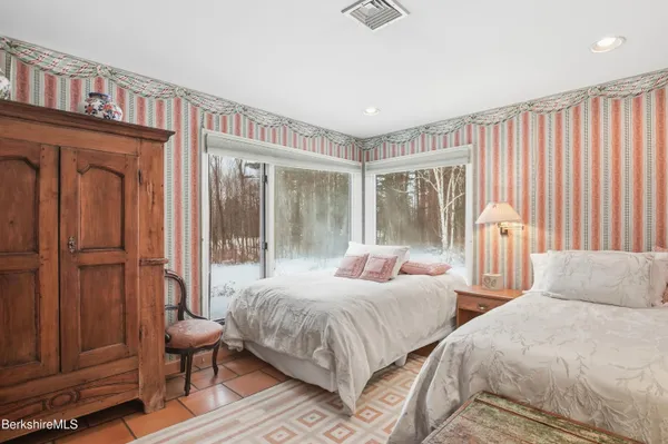 $1,400,000 | 2 St Andrews Court, Lenox, MA 01240