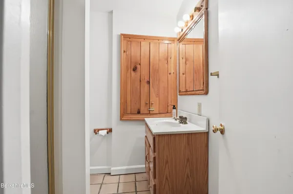 $1,400,000 | 2 St Andrews Court, Lenox, MA 01240