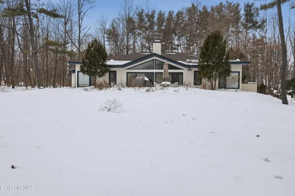 $1,400,000 | 2 St Andrews Court, Lenox, MA 01240