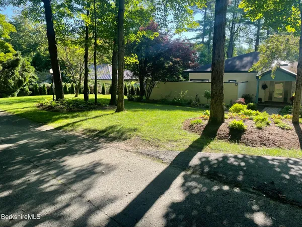 $1,400,000 | 2 St Andrews Court, Lenox, MA 01240