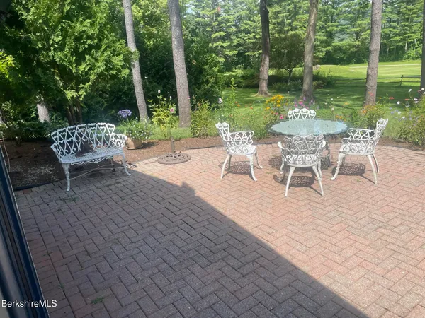 $1,400,000 | 2 St Andrews Court, Lenox, MA 01240