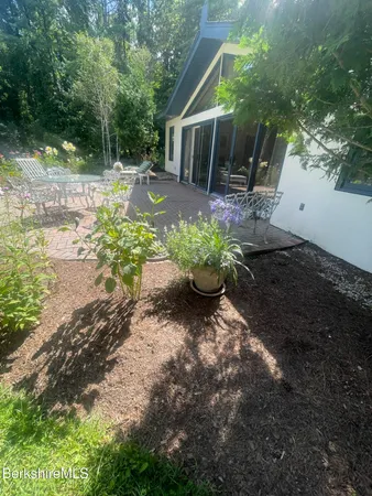 $1,400,000 | 2 St Andrews Court, Lenox, MA 01240