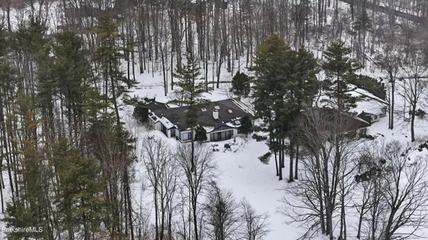 $1,400,000 | 2 St Andrews Court, Lenox, MA 01240