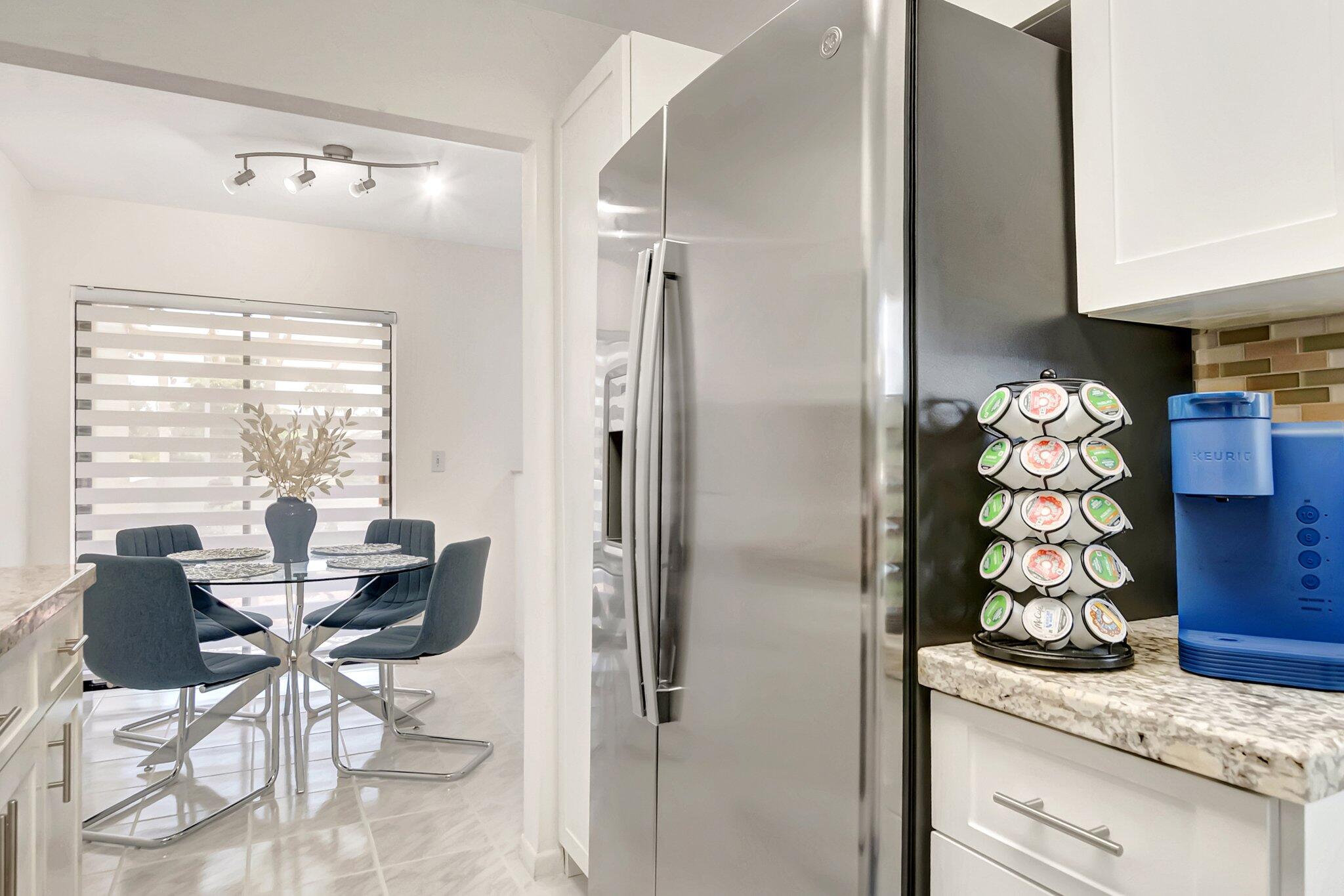 6853 Barbarossa Street Boca Raton, FL 33433 - Photo 7 of 44 KITCHEN