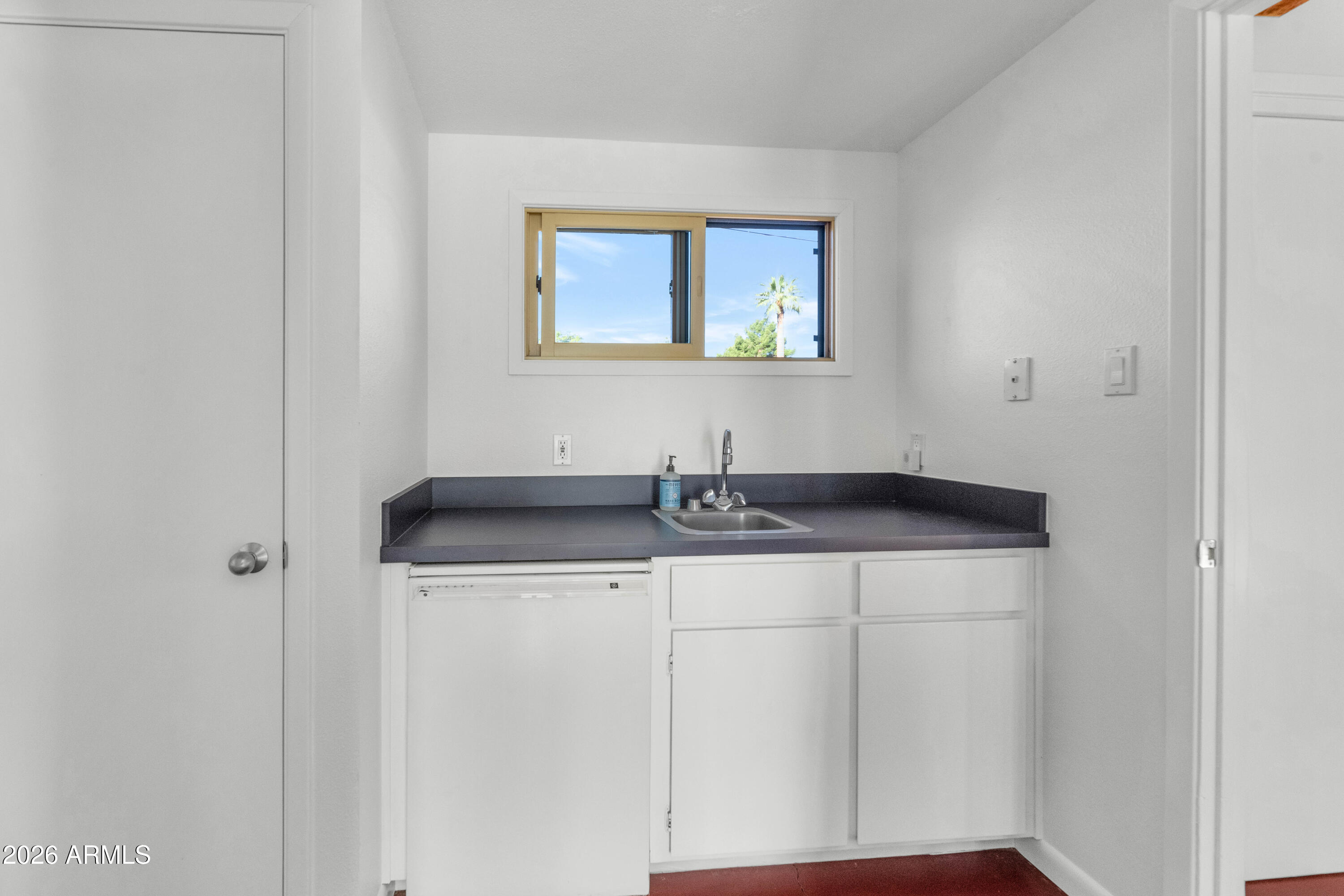 5612 North 22nd Street Phoenix, AZ 85016 - Photo 30 of 47 Guest kitchenette