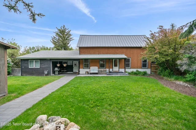 $4,250,000 | 663-665 East Kelly Avenue, Jackson, WY 83001