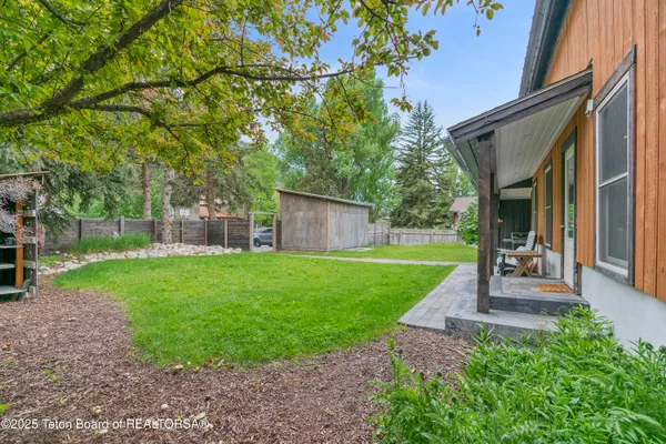 $3,900,000 | 663-665 East Kelly Avenue, Jackson, WY 83001