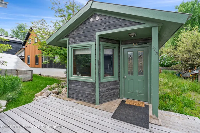 $4,250,000 | 663-665 East Kelly Avenue, Jackson, WY 83001