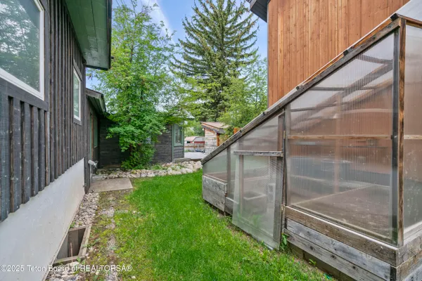 $3,900,000 | 663-665 East Kelly Avenue, Jackson, WY 83001