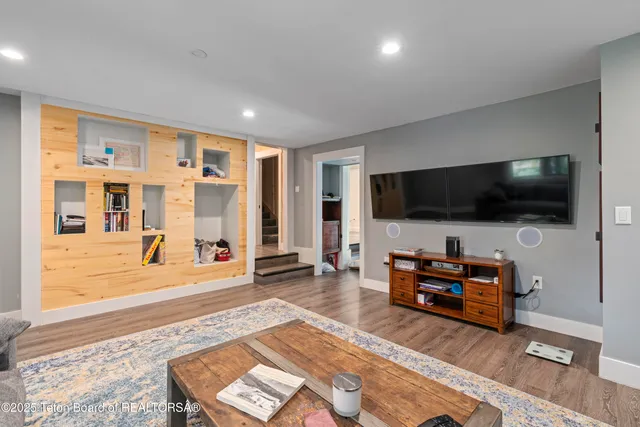 $4,250,000 | 663-665 East Kelly Avenue, Jackson, WY 83001