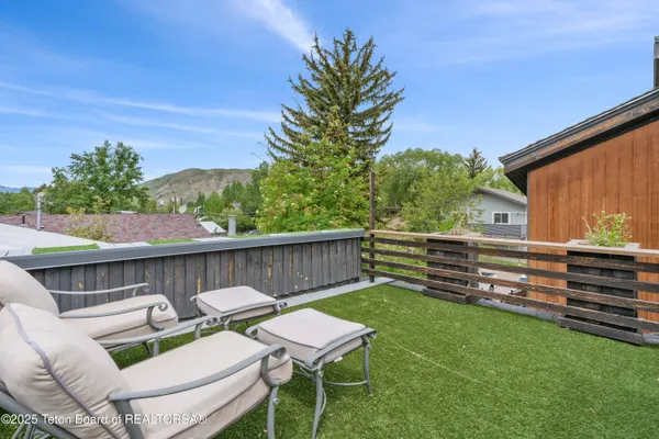 $3,900,000 | 663-665 East Kelly Avenue, Jackson, WY 83001