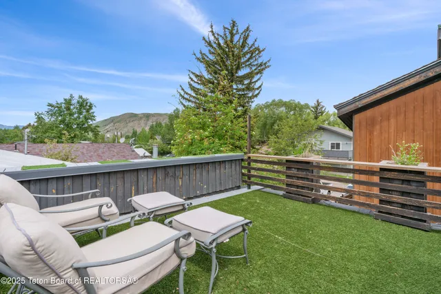 $4,250,000 | 663-665 East Kelly Avenue, Jackson, WY 83001