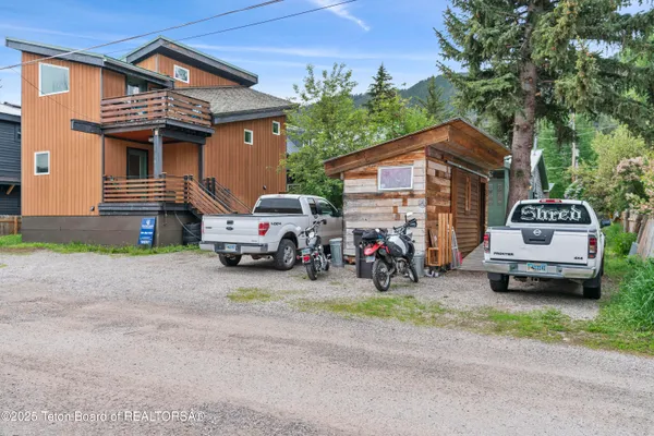 $3,900,000 | 663-665 East Kelly Avenue, Jackson, WY 83001