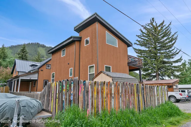 $4,250,000 | 663-665 East Kelly Avenue, Jackson, WY 83001