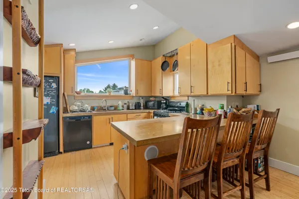 $3,900,000 | 663-665 East Kelly Avenue, Jackson, WY 83001